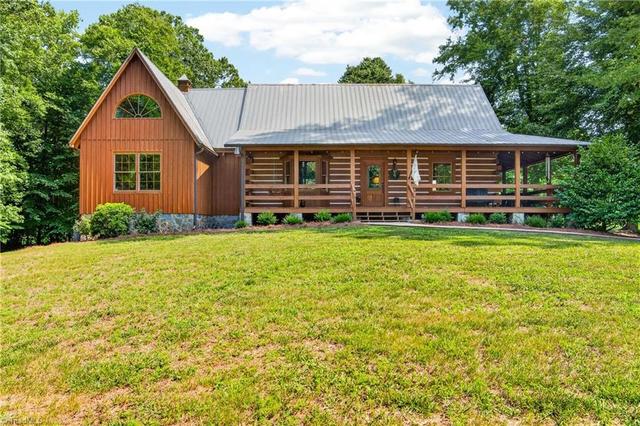 1805 W Chrisco Rd, Seagrove, NC 27341