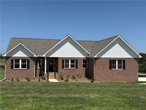 130 Oak Pointe Ln, Wilkesboro, NC 28697