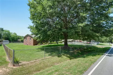 132 Circle Loop, Eden, NC 27288 photo 5