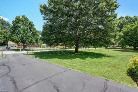 132 Circle Loop, Eden, NC 27288 photo 3
