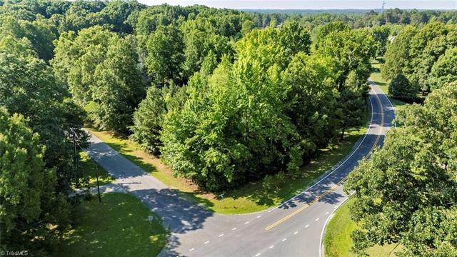 5303 Forest Oaks Dr, Greensboro, NC 27406