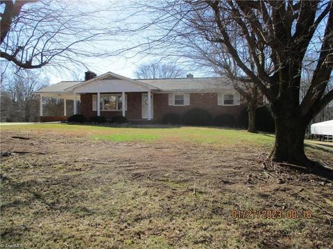 740 Sommerdale Ct, Rural Hall, NC 27045