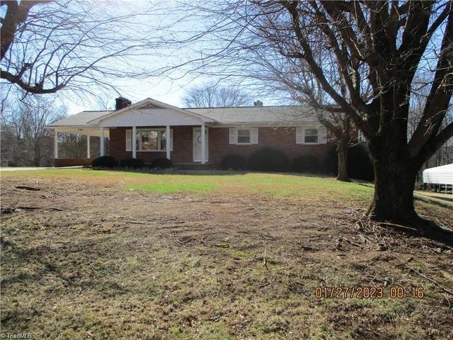 740 Sommerdale Ct, Rural Hall, NC 27045