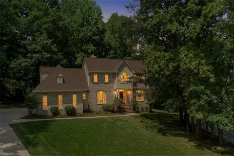 3 Charlottesville Ct, Greensboro, NC 27410