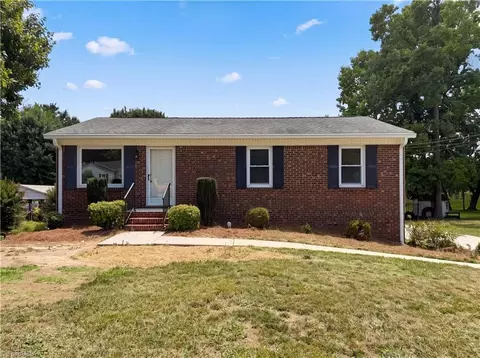 1131 Manorwood Dr, Kernersville, NC 27284