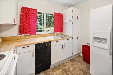 208 Carson Rd, Pilot Mountain, NC 27041 photo 12