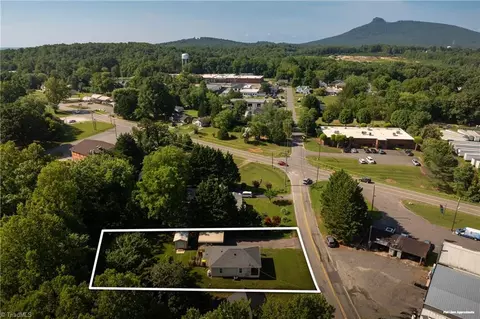 208 Carson Rd, Pilot Mountain, NC 27041 photo 4