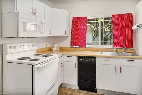 208 Carson Rd, Pilot Mountain, NC 27041 photo 10