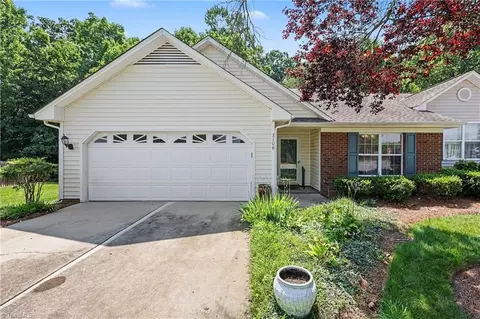 3106 Woodpoint St, Jamestown, NC 27282