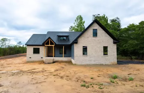 387 Vernon Rd, Reidsville, NC 27320