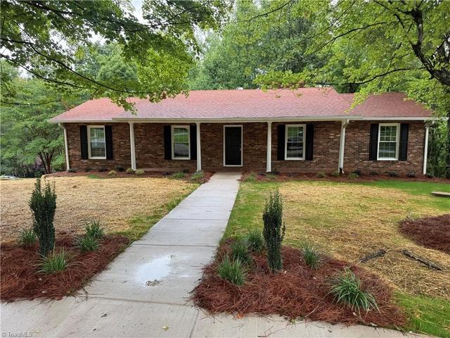 4385 Mashie Dr, Pfafftown, NC 27040