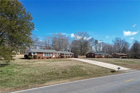 1540 Harrison St W, Reidsville, NC 27320