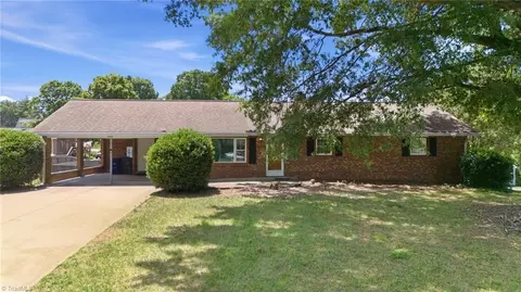 850 Minorcas Rd, Winston Salem, NC 27106