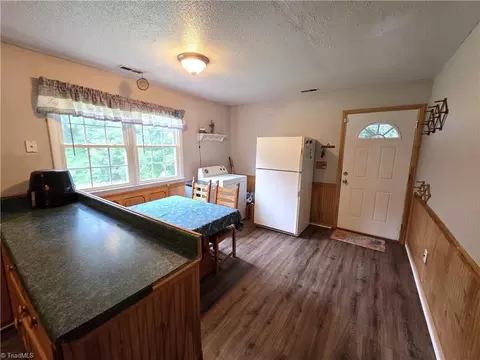 117 Locust Rd, King, NC 27021 photo 4
