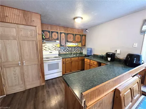 117 Locust Rd, King, NC 27021 photo 3