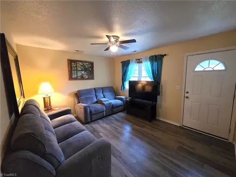 117 Locust Rd, King, NC 27021 photo 2