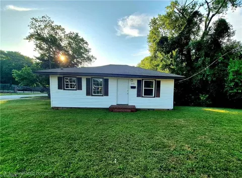 2501 Dacian St, Winston Salem, NC 27107