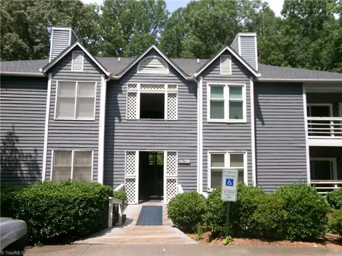 352 Meadows Cir, Winston Salem, NC 27104