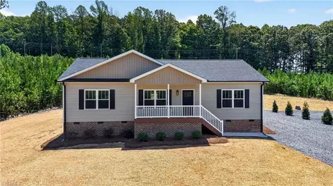 473 Browers Chapel Rd, Asheboro, NC 27205