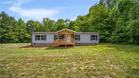153 Mosley Loop, Madison, NC 27025 photo 3