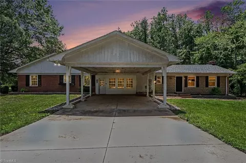 3063 Georgia Rd, Yadkinville, NC 27055