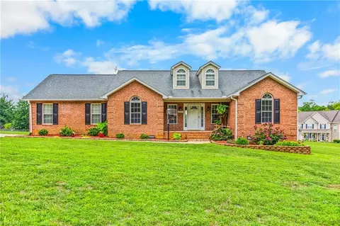 6669 Jennifer Lynn Dr, Trinity, NC 27370 photo 1
