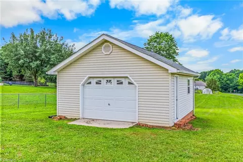 6669 Jennifer Lynn Dr, Trinity, NC 27370 photo 34