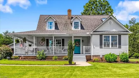523 Round House Rd, Eden, NC 27288