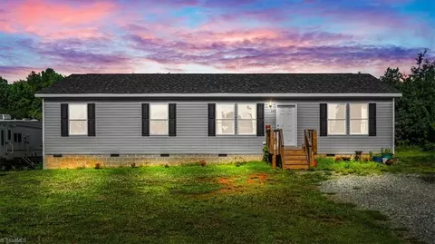 243 Blue Rose Ln, Lexington, NC 27295