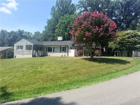 555 Shady Ln, Wilkesboro, NC 28697