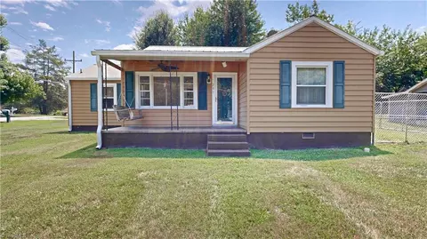 201 Kendall Mill Rd, Thomasville, NC 27360