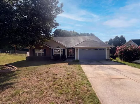5702 River Glen Dr, Greensboro, NC 27455