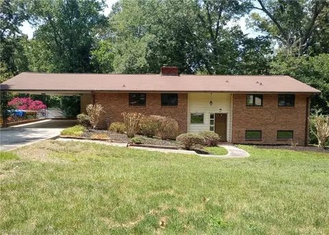 606 Willowmoore Ave, Thomasville, NC 27360