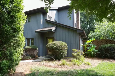 210 College Rd #706, Greensboro, NC 27410