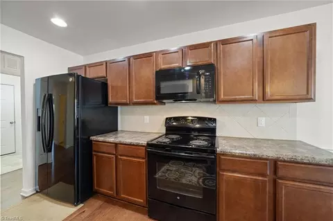 Kitchen - 6210 Queens Gate Ct, Clemmons, NC 27012 photo 4 of 5