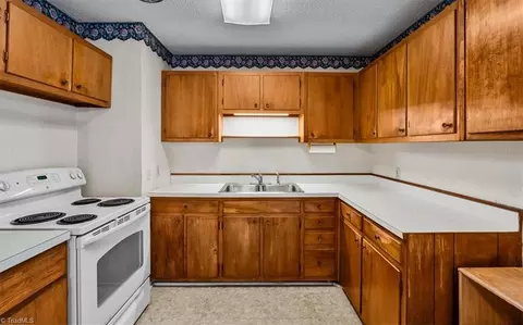 3404 Rolling Rd, High Point, NC 27265 photo 4