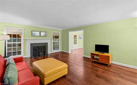 Living - 809 Hillcrest Dr, High Point, NC 27262 photo 2 of 5