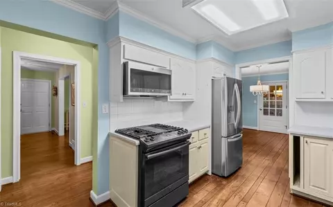 Entry Way - 809 Hillcrest Dr, High Point, NC 27262 photo 3 of 5