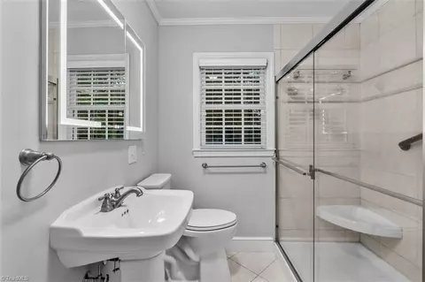 Bath - 809 Hillcrest Dr, High Point, NC 27262 photo 3 of 6