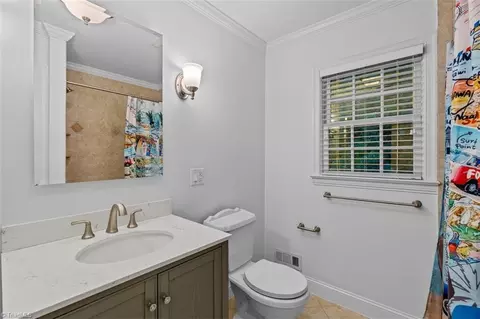 Bath - 809 Hillcrest Dr, High Point, NC 27262 photo 4 of 6
