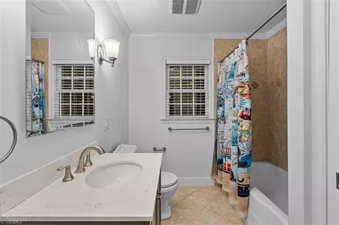Bath - 809 Hillcrest Dr, High Point, NC 27262 photo 5 of 6