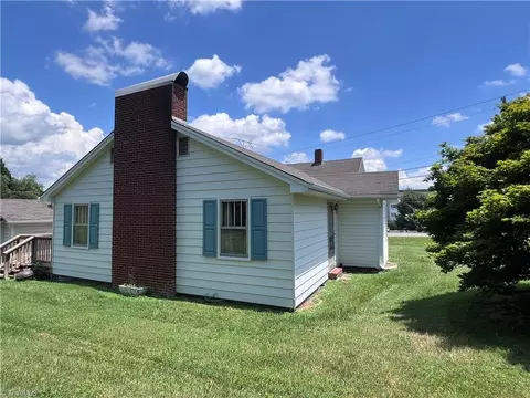 1394 Forrest Dr, Mount Airy, NC 27030 photo 15