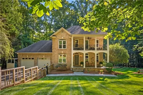6808 Fox Horn Cir, Pfafftown, NC 27040