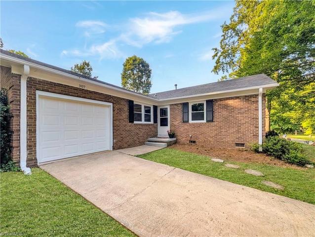 307 Foxcroft Dr, Winston Salem, NC 27103