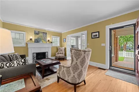 Entry Way - 87 Hillcrest Dr, High Point, NC 27262 photo 4 of 7