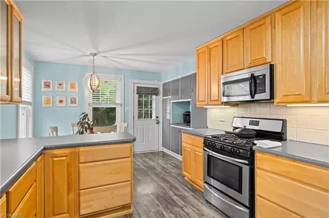 Kitchen - 87 Hillcrest Dr, High Point, NC 27262 photo 4 of 6