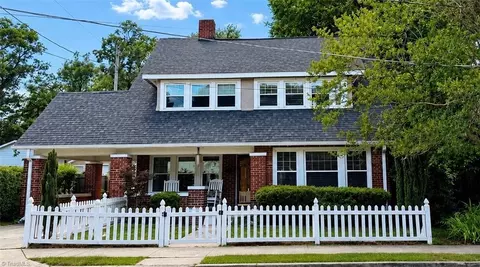 87 Hillcrest Dr, High Point, NC 27262