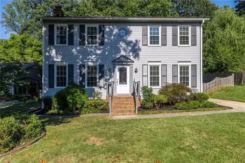 8 Sage Brush Ct, Greensboro, NC 27409