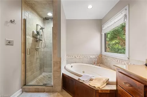 Bath - 7049 Orchard Path Dr, Clemmons, NC 27012 photo 3 of 4