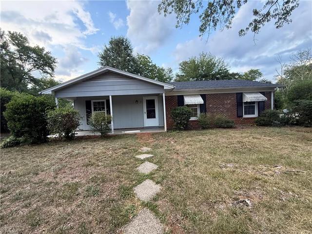 1 Preyer Ct, Greensboro, NC 27405